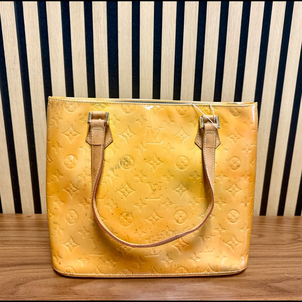 1/59 wins the LV bag! $25 Off $75! Must be used in that show! READ RULES! - Picture 2 of 16